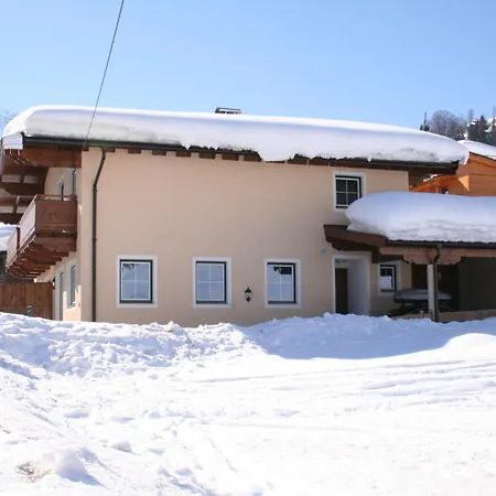 Brixen Near Skiwelt Slopes Бриксен-им-Тале