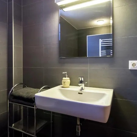 Luxurious With Terrace In Tyrol بيت للعطل